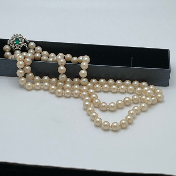 Vintage Faux Pearl Necklace. - Picture 2 of 5